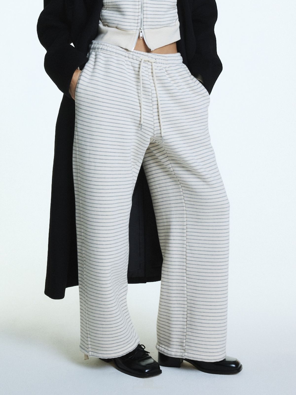글로니(GLOWNY) G DRAWSTRING SWEATPANTS (STRIPE)