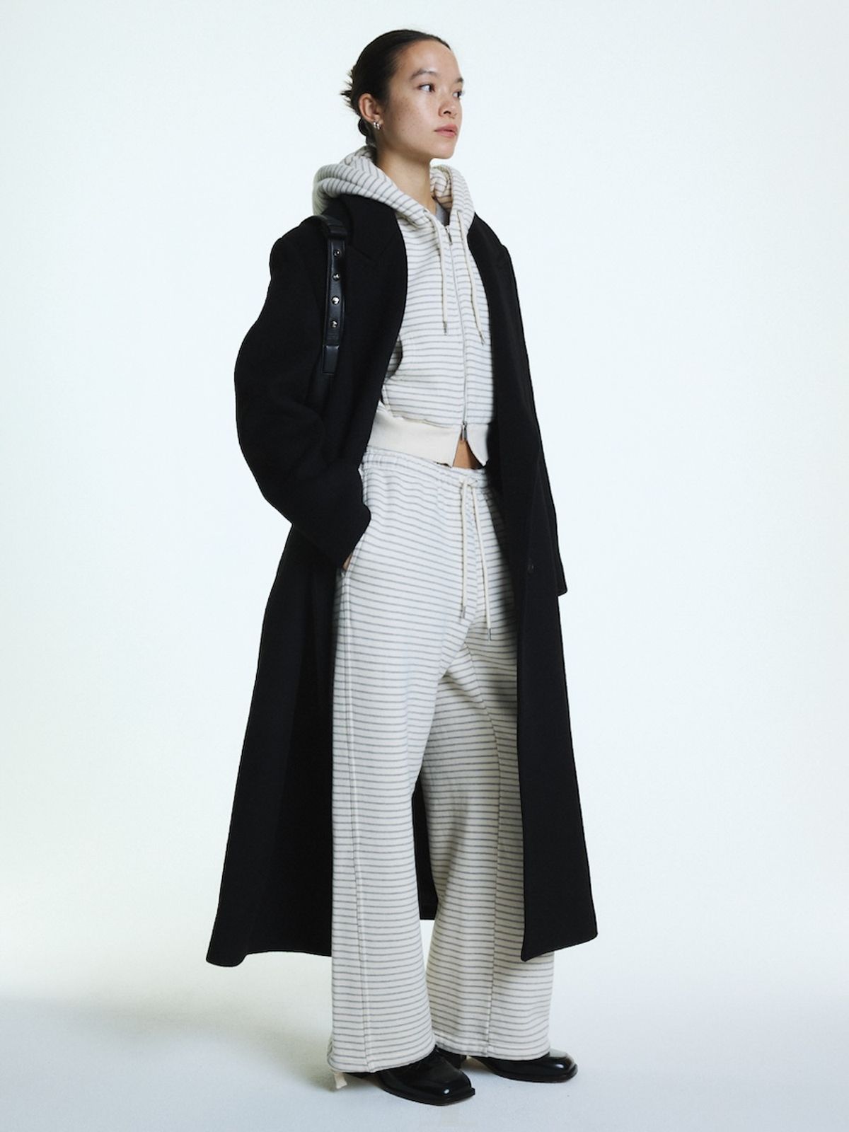 글로니(GLOWNY) G DRAWSTRING SWEATPANTS (STRIPE)