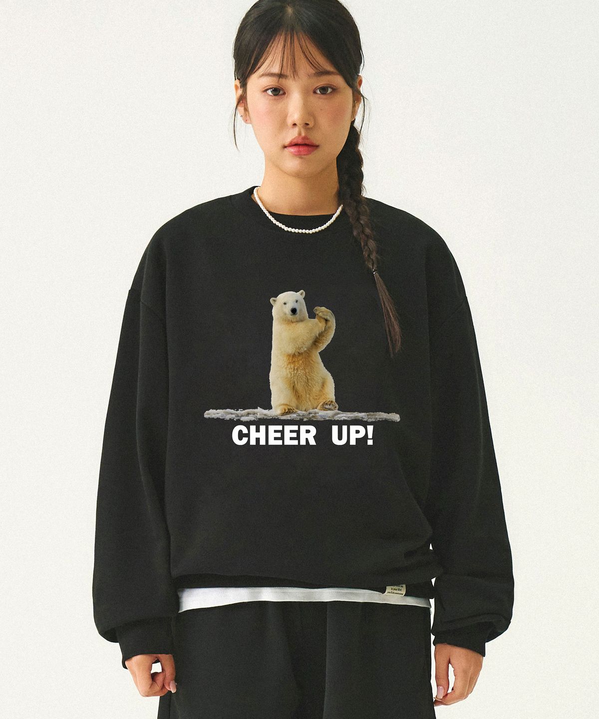 그레이버(GRAVER) [UNISEX]아이스 폴라베어 맨투맨_블랙