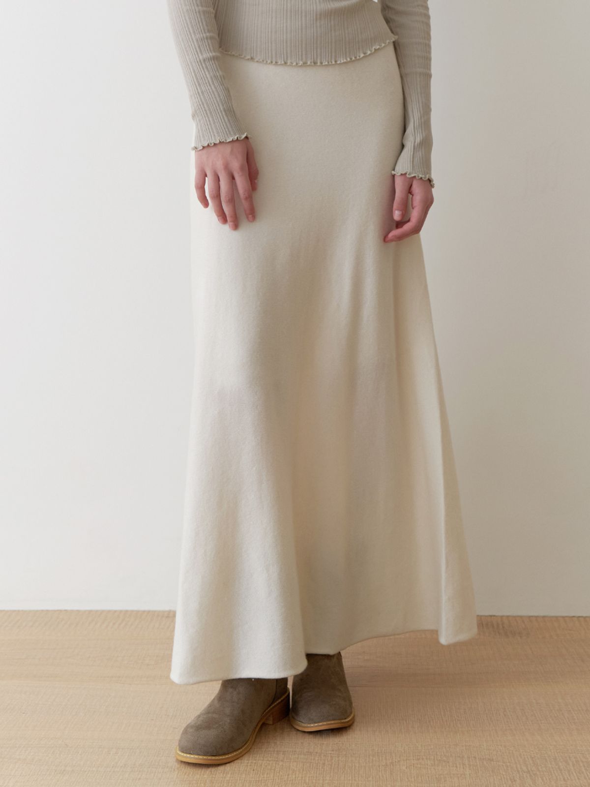 리엘(RE L) Ooze knit flare skirt (cream)