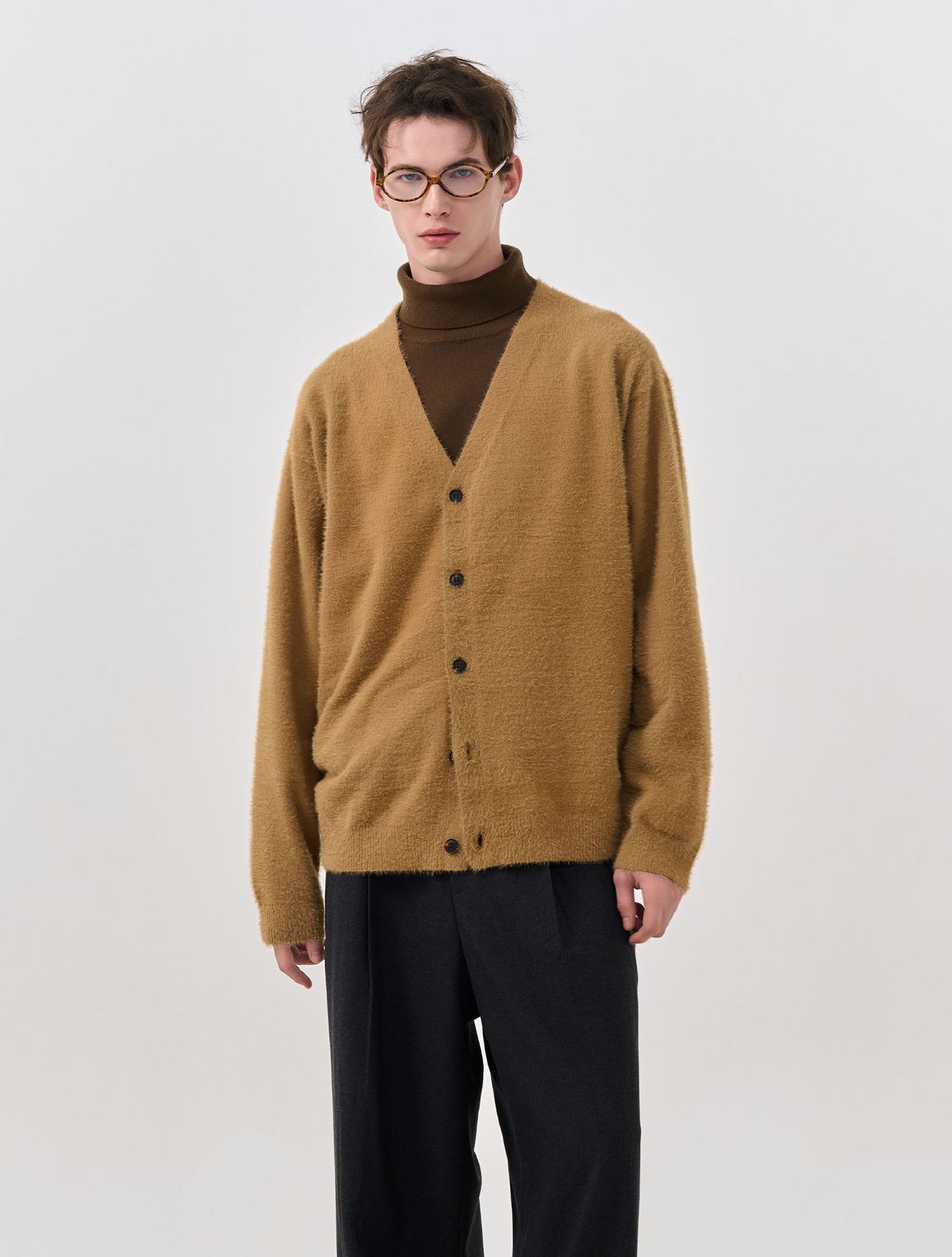 제너럴아이디어(GENERALIDEA) UNISEX 헤어리 브이넥 가디건 [BEIGE] / SBD4U04010