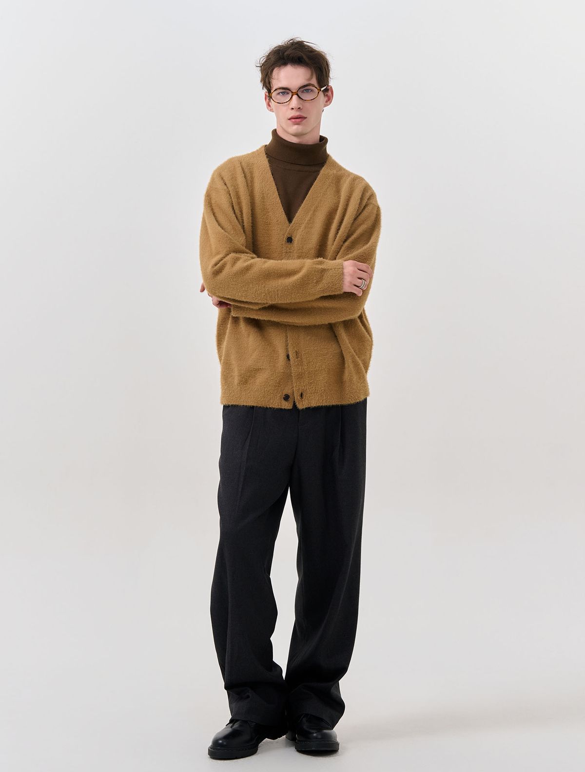 제너럴아이디어(GENERALIDEA) UNISEX 헤어리 브이넥 가디건 [BEIGE] / SBD4U04010