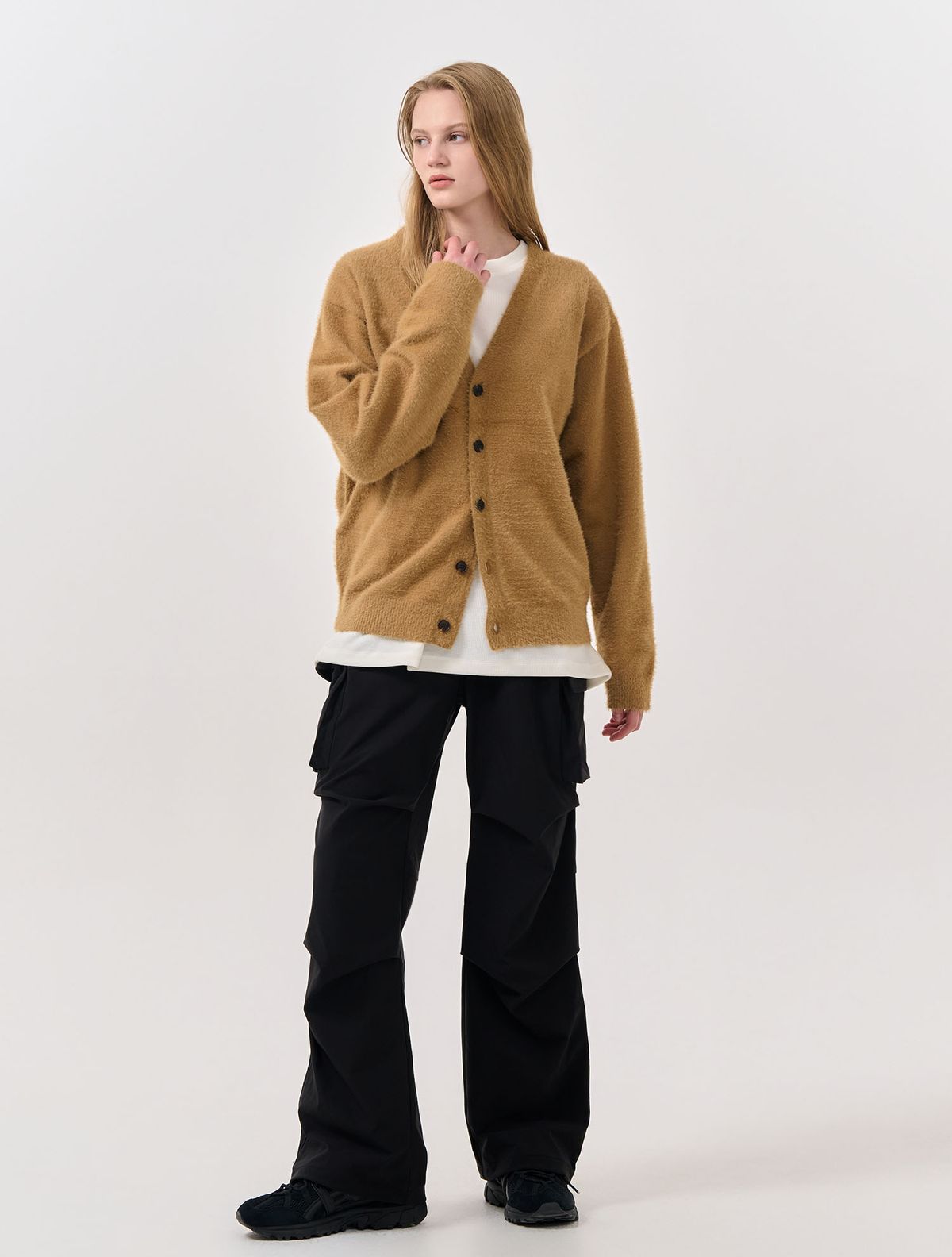 제너럴아이디어(GENERALIDEA) UNISEX 헤어리 브이넥 가디건 [BEIGE] / SBD4U04010
