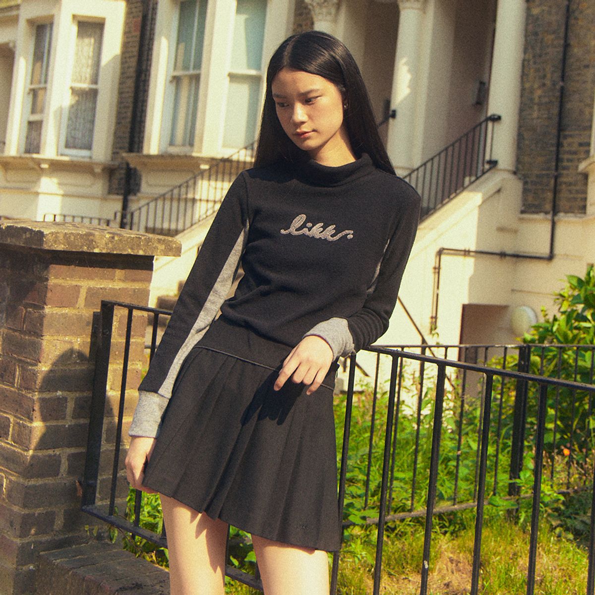 릭크(LIKK) 글렌 체크 플리츠 큐롯 스커트 (블랙)