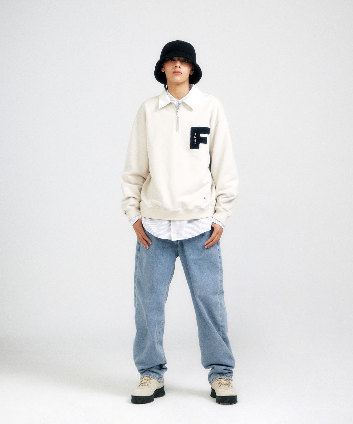 피도디도(FIDO DIDO) Boucle Logo Half Zip Sweatshirt Beige