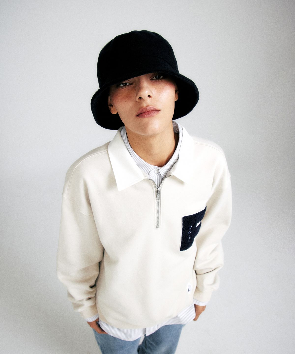 피도디도(FIDO DIDO) Boucle Logo Half Zip Sweatshirt Beige