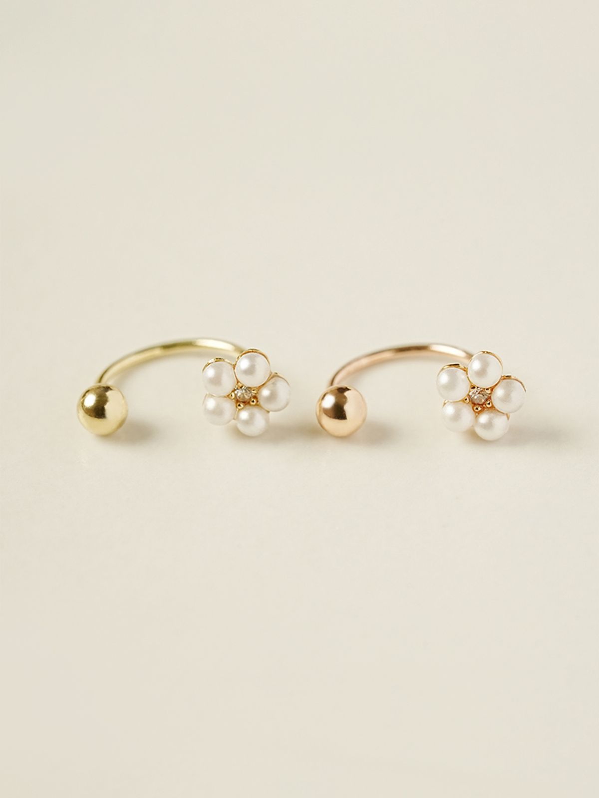 미니멀피어싱(MINIMALPIERCING) 14K 러블리 진주 플라워 커브 링 피어싱 귀걸이