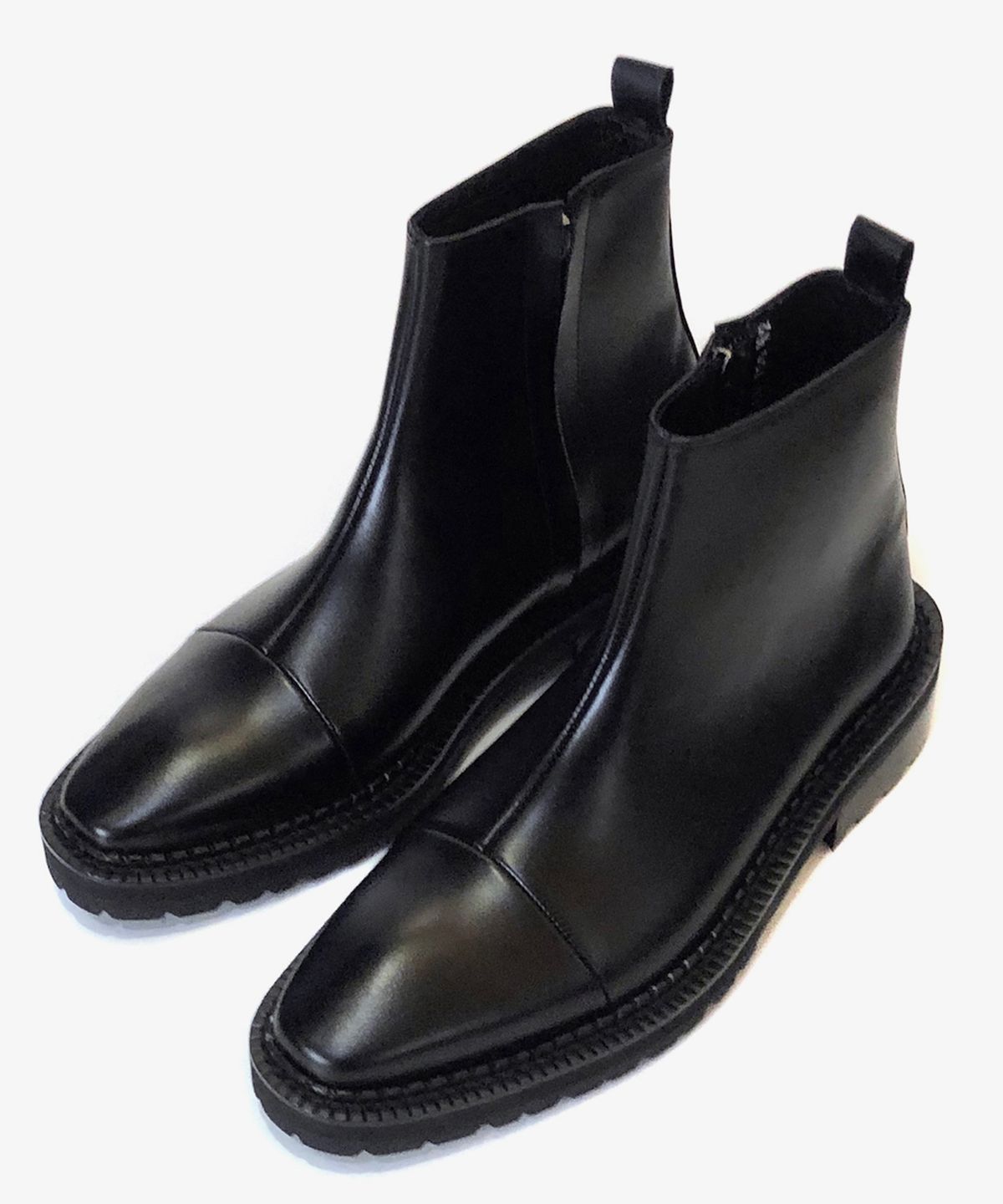 조앤슈(JOENSHOE) 브리핏 사이드지퍼 절개 워커 부츠 블랙