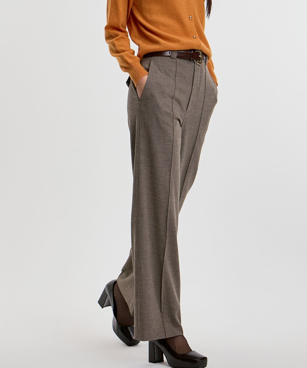 하이파이브(HYFVE) 핀라인 스탠다드 일자핏 팬츠