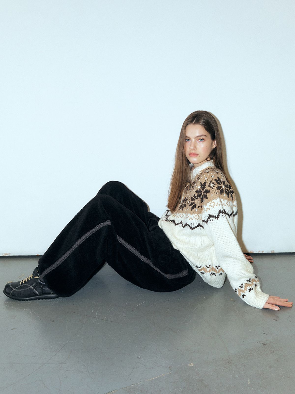 에트몽(ETMON) Lace Track Shearling Pants, Black