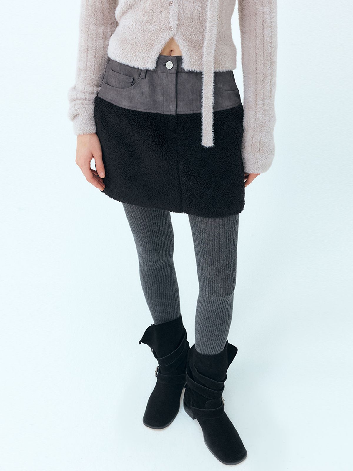 에트몽(ETMON) Mixed Shearling Mini Skirt, Black