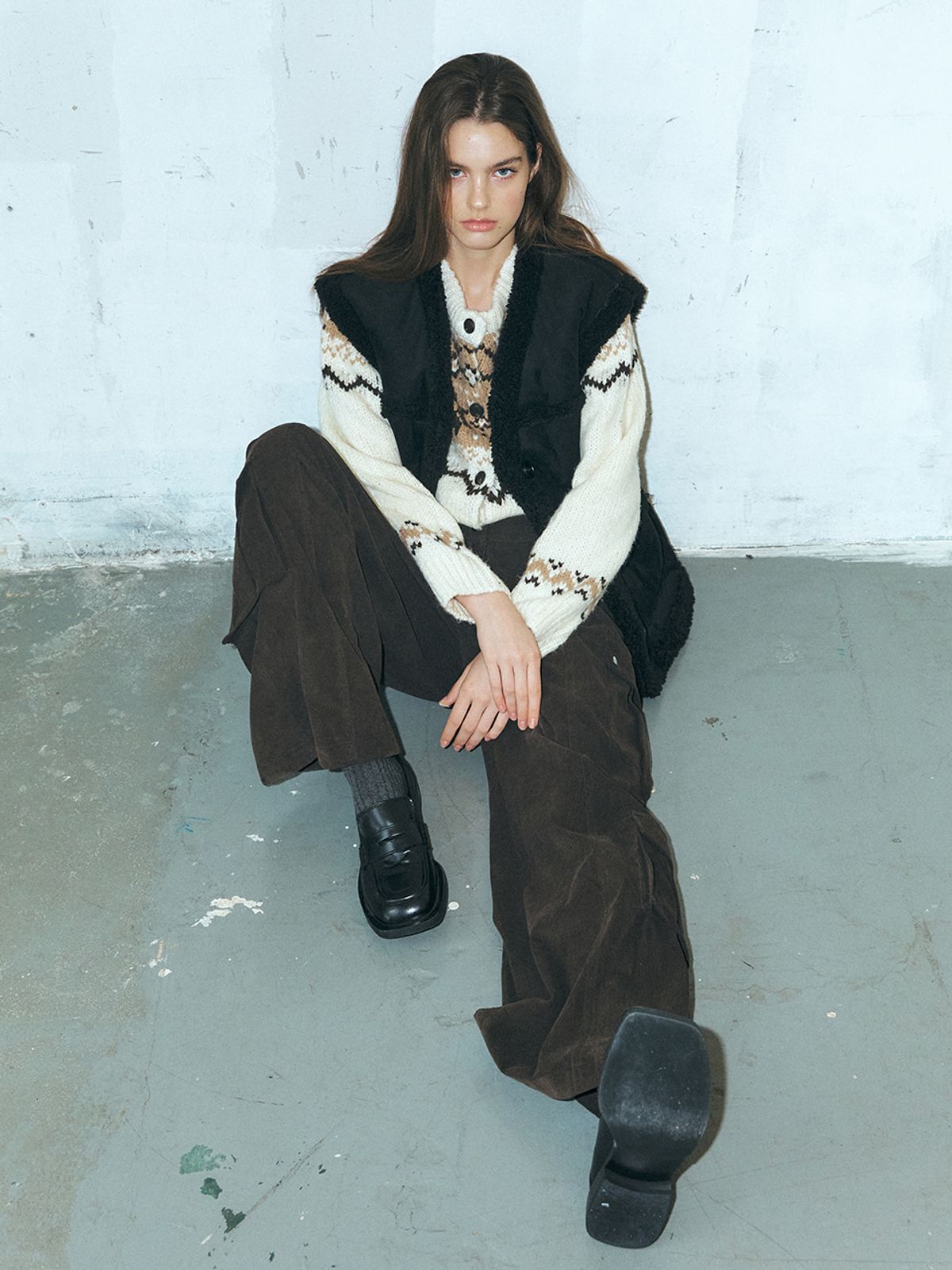 에트몽(ETMON) Mustang V-Neck Vest, Black