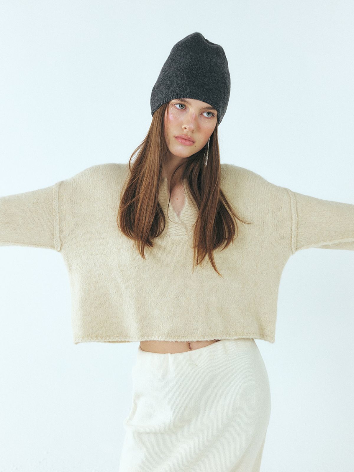 에트몽(ETMON) Neck-Slit Knit Pullover, Cream