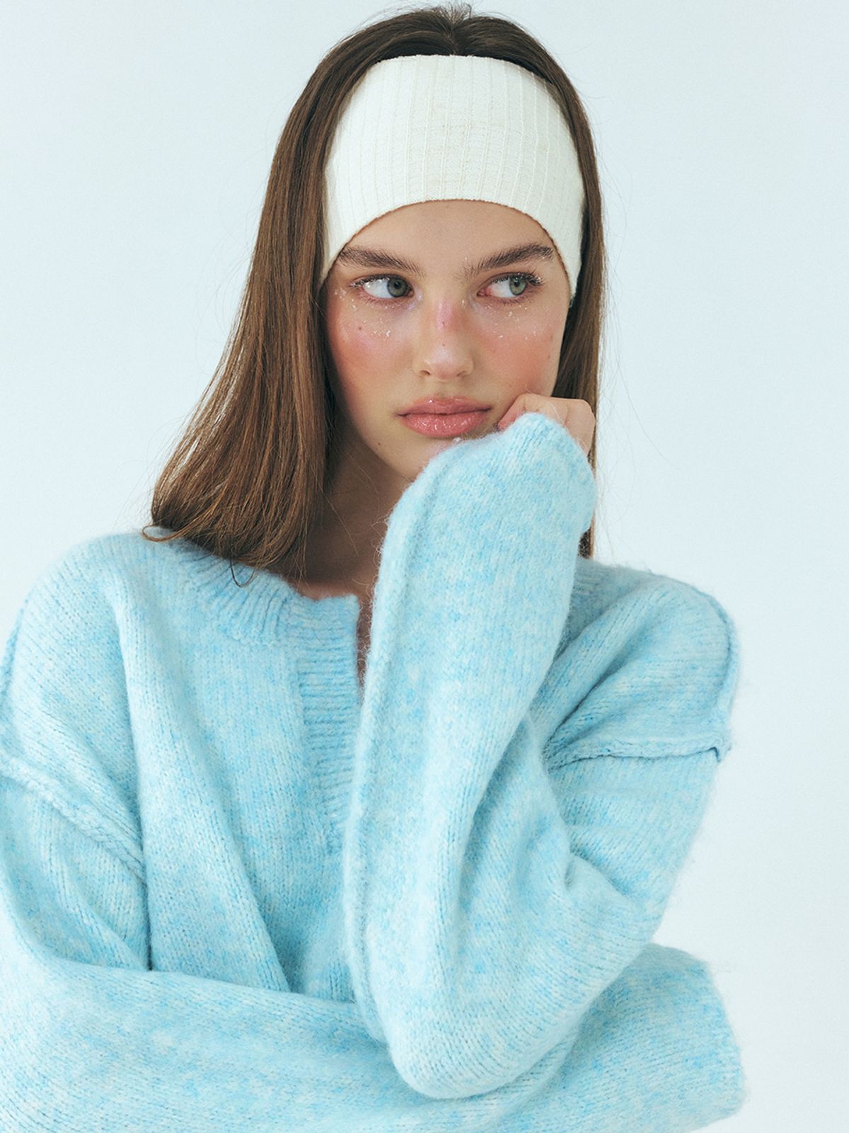 에트몽(ETMON) Neck-Slit Knit Pullover, Light Blue