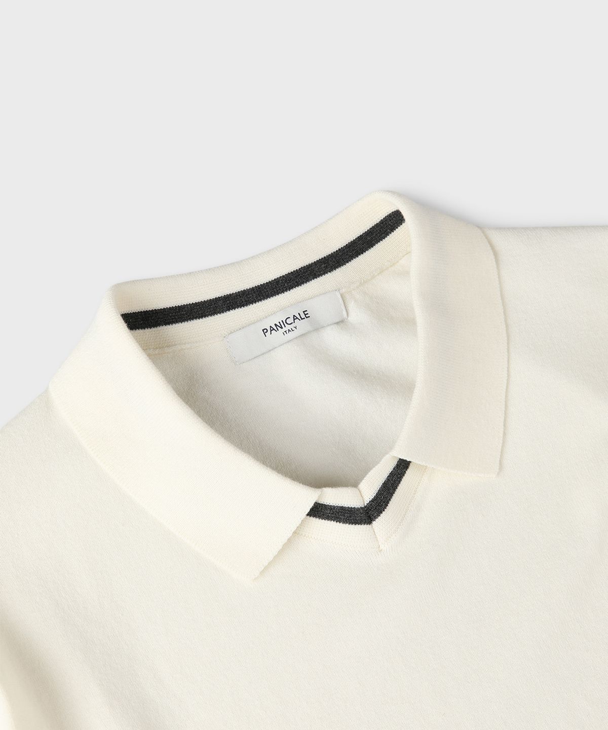 빠니깔레(PANICALE) 화이트 브이넥 오픈 카라 니트
