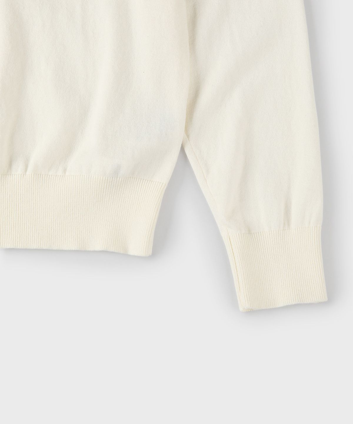 빠니깔레(PANICALE) 화이트 브이넥 오픈 카라 니트