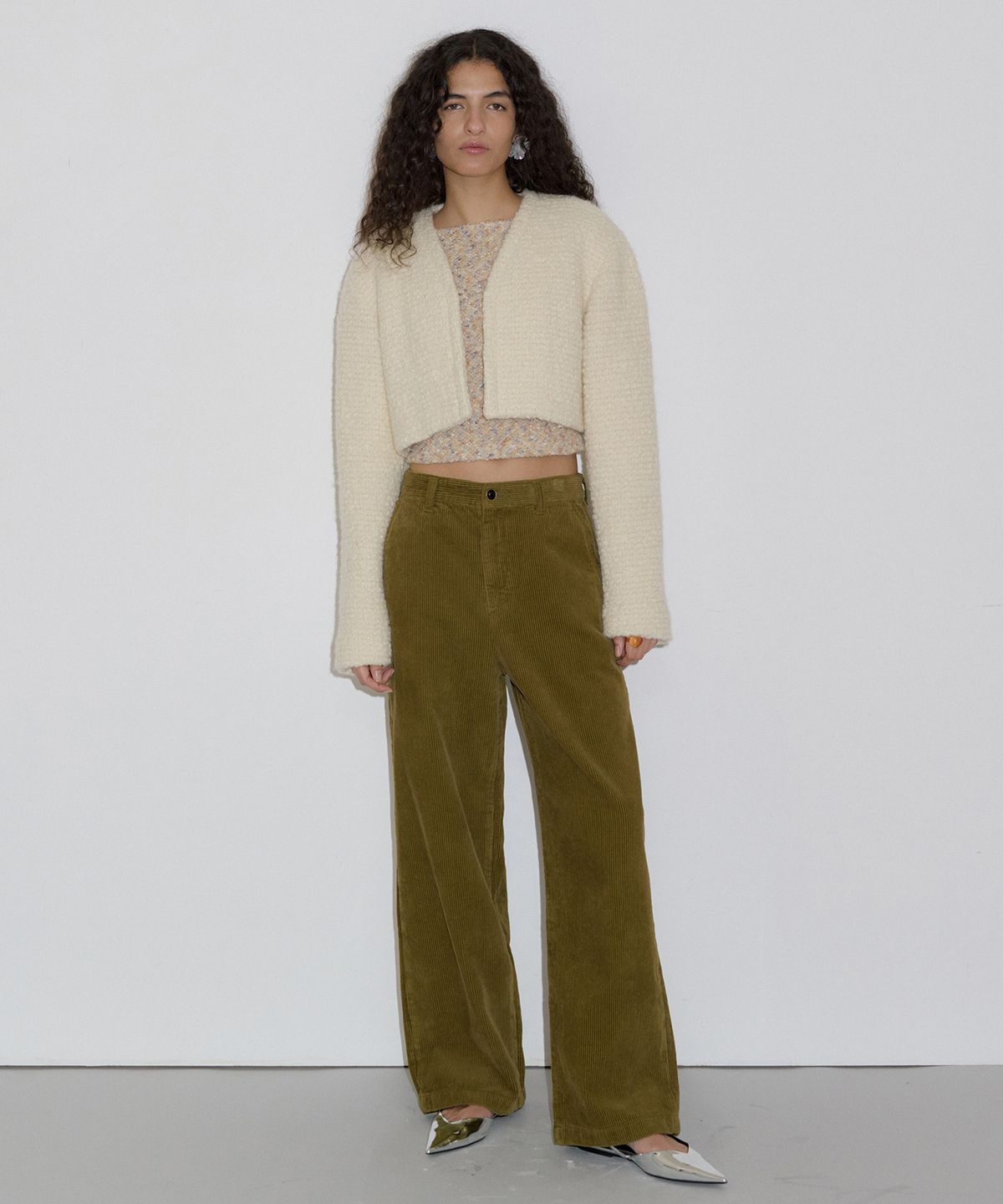 오버듀플레어(OVERDUEFLAIR) BOUCLE V CROP CARDIGAN