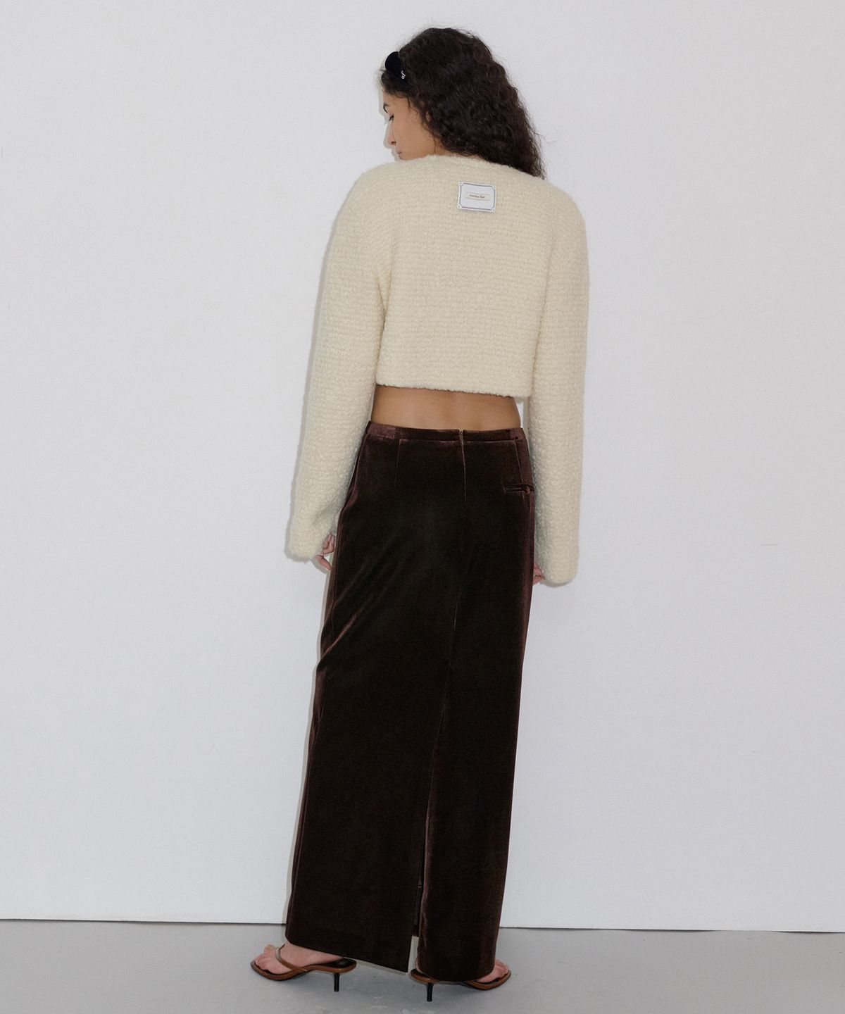 오버듀플레어(OVERDUEFLAIR) BOUCLE V CROP CARDIGAN