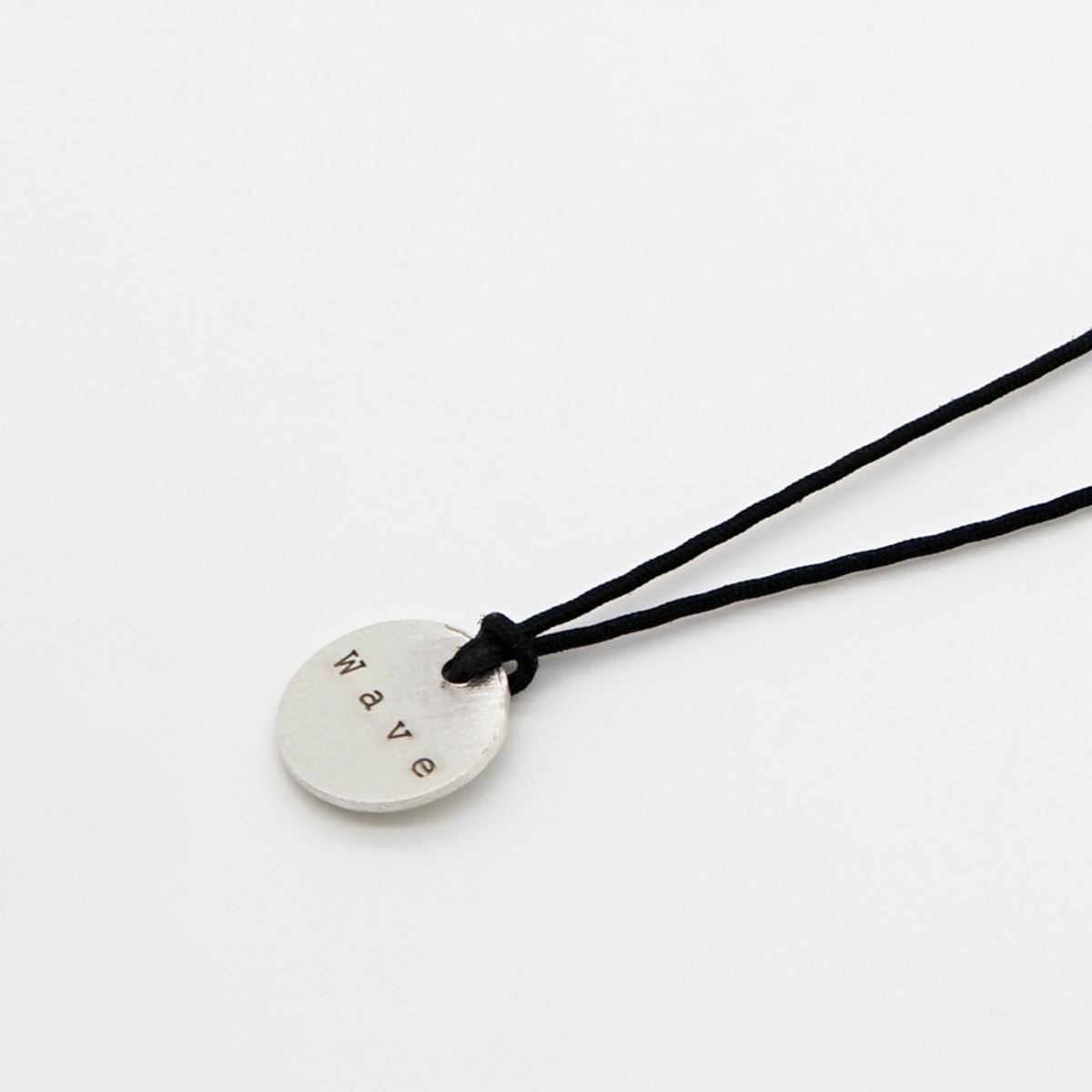하카블랙스(HAKKABLACKS) Round Initial String Necklace