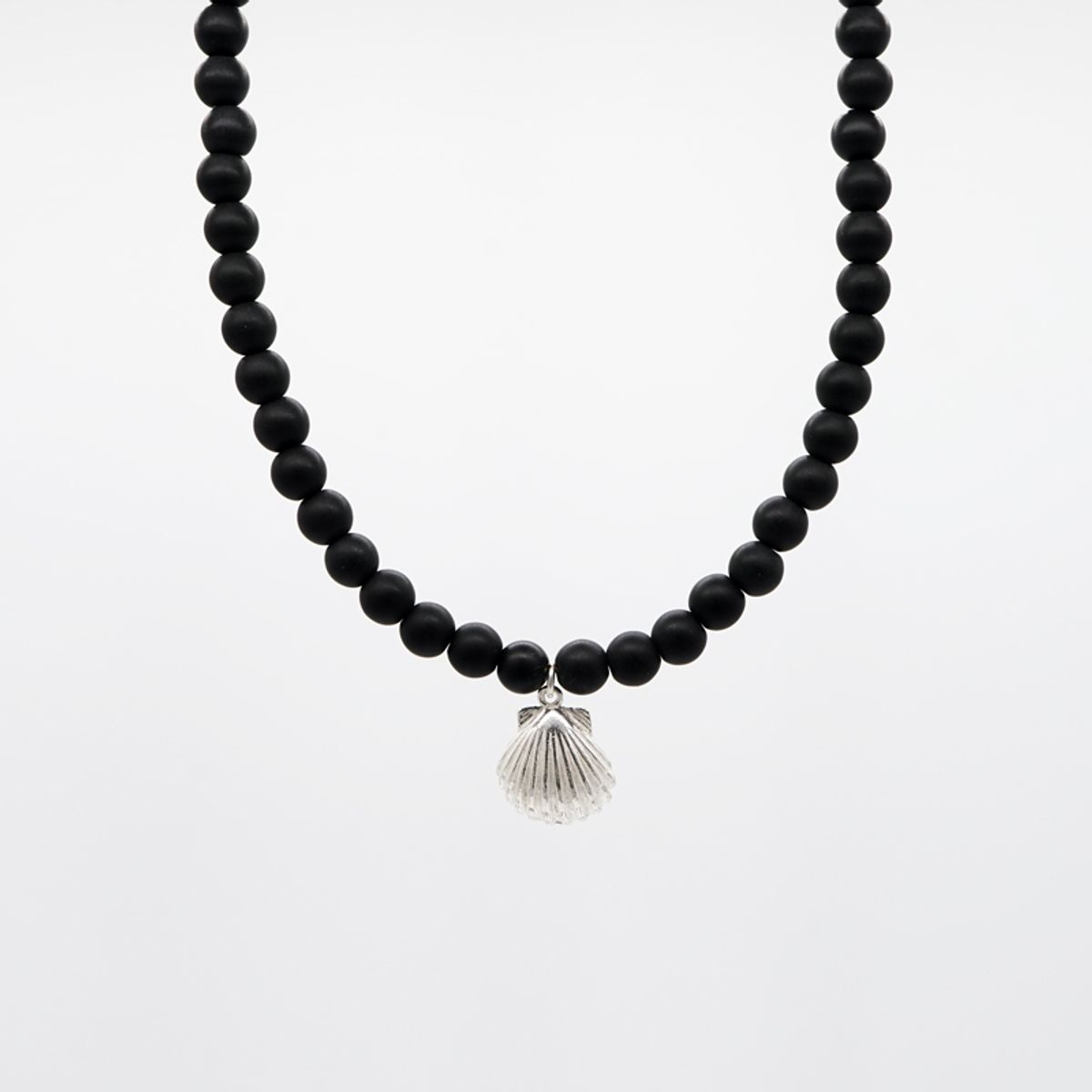 하카블랙스(HAKKABLACKS) Black Shell Necklace