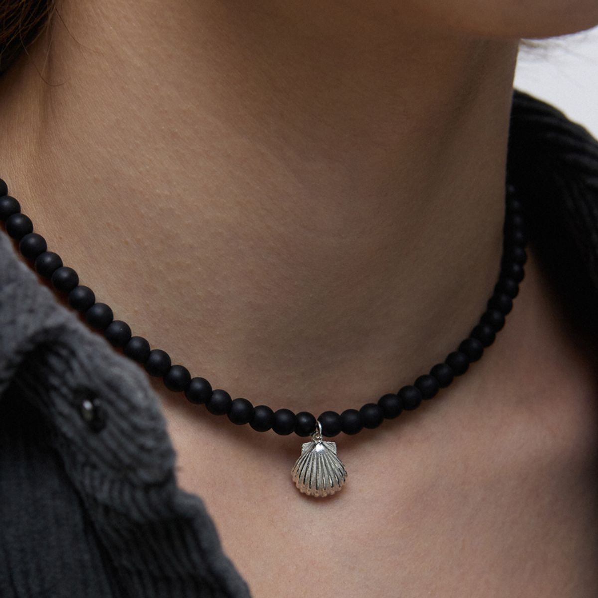 하카블랙스(HAKKABLACKS) Black Shell Necklace