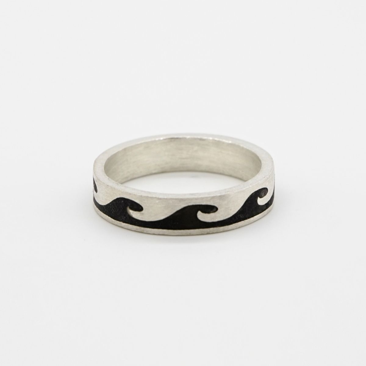 하카블랙스(HAKKABLACKS) Black Wave Ring