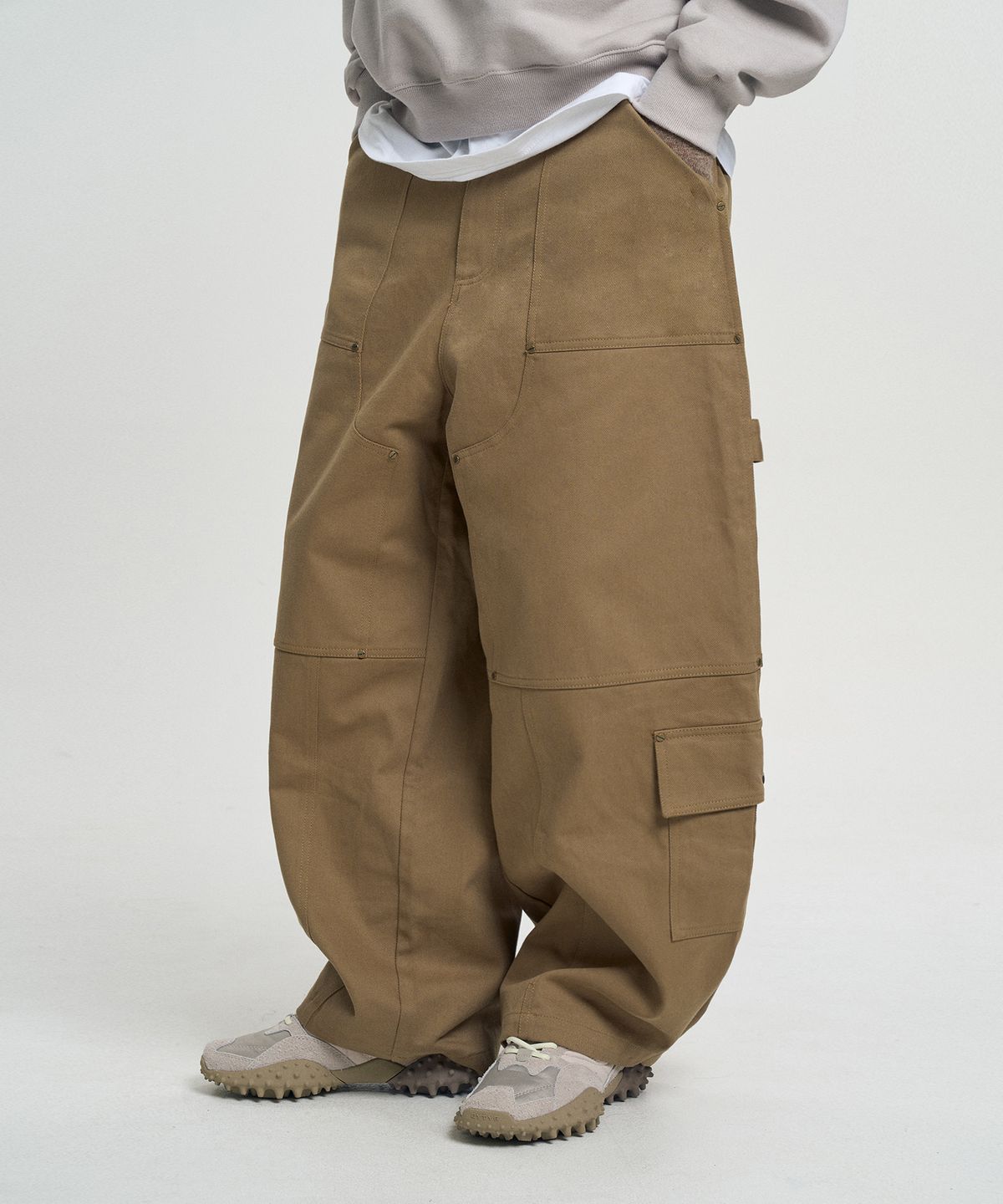 엠오오(MOO) 언더 카고 카펜터 팬츠 - 딥베이지