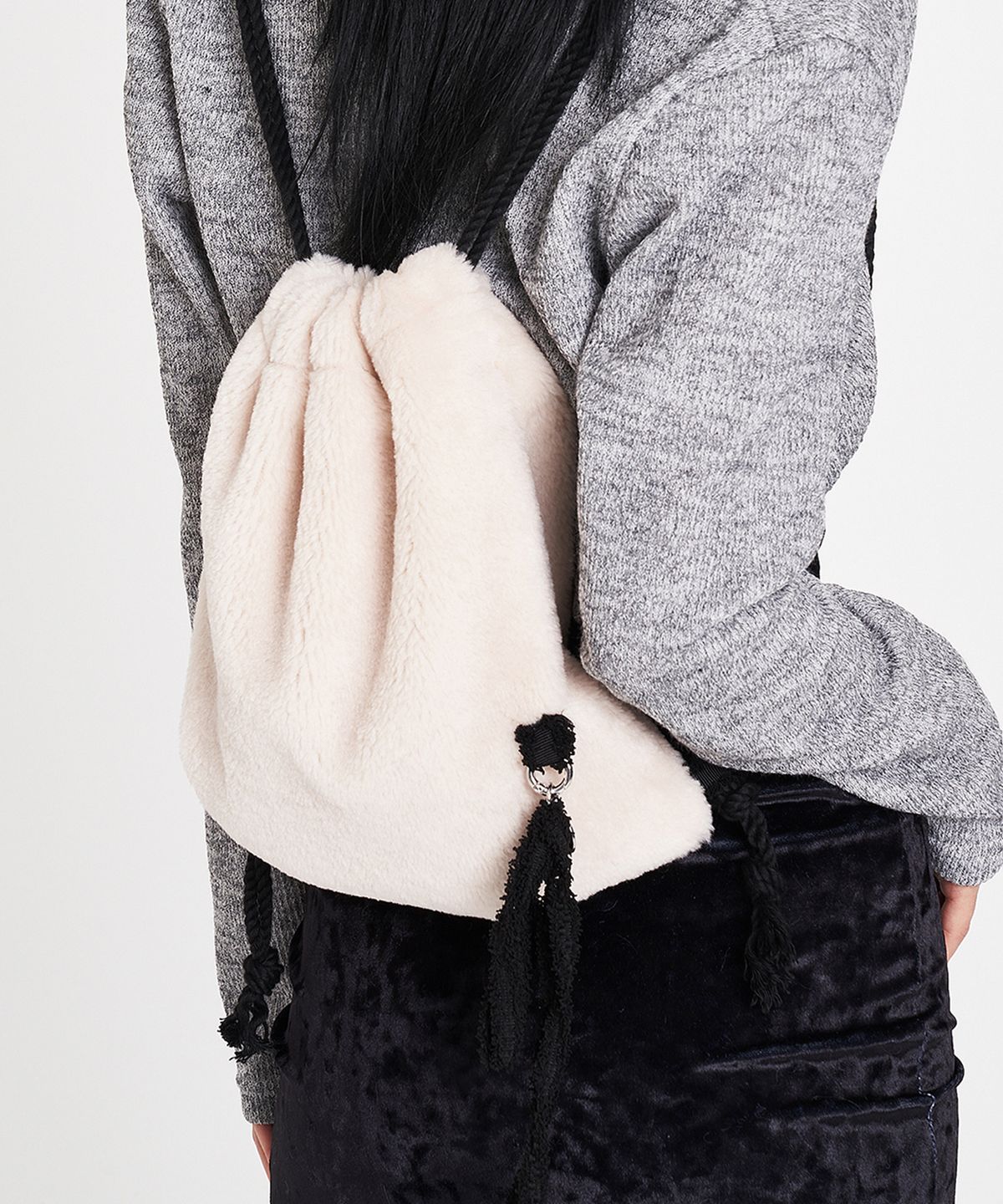 어세이(ASSAY) FLUFFY MINI BACK PACK (PLAIN IVORY)
