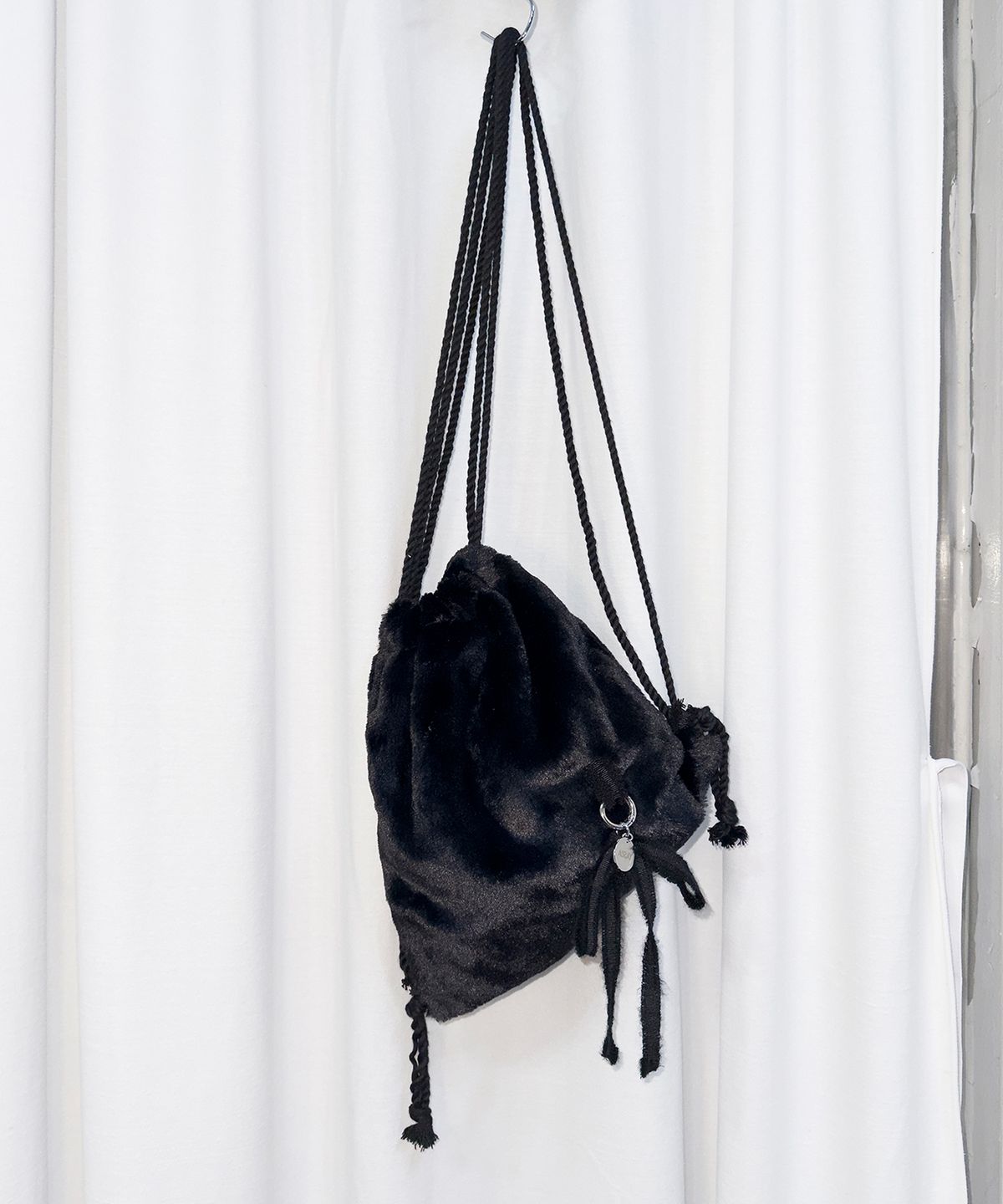 어세이(ASSAY) FLUFFY MINI BACK PACK (BLACK)