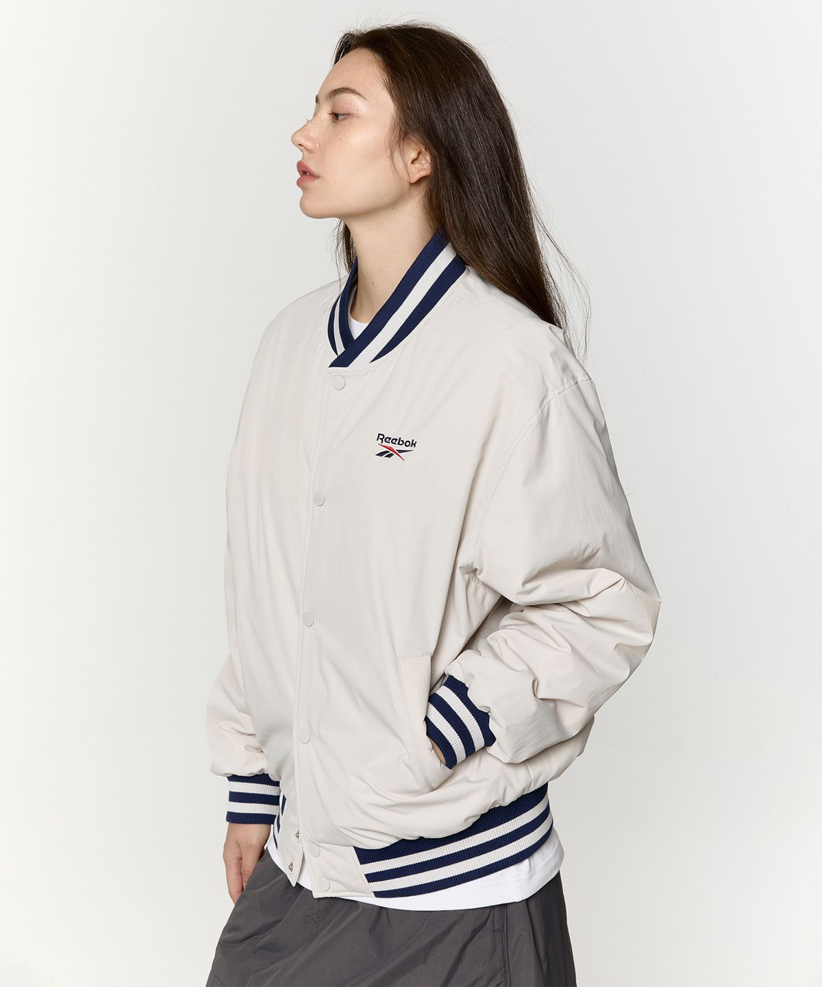 리복(REEBOK) 뉴베이직 바시티 자켓 - 베이지