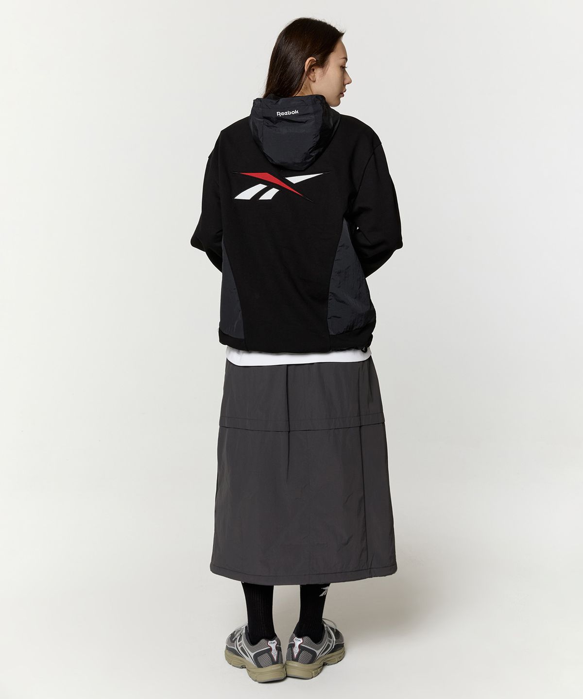 리복(REEBOK) 파라슈트 패딩 스커트 (W) - 차콜