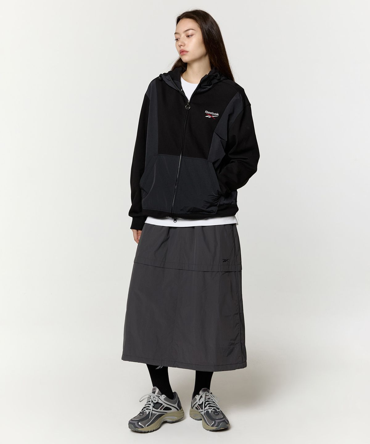 리복(REEBOK) 파라슈트 패딩 스커트 (W) - 차콜