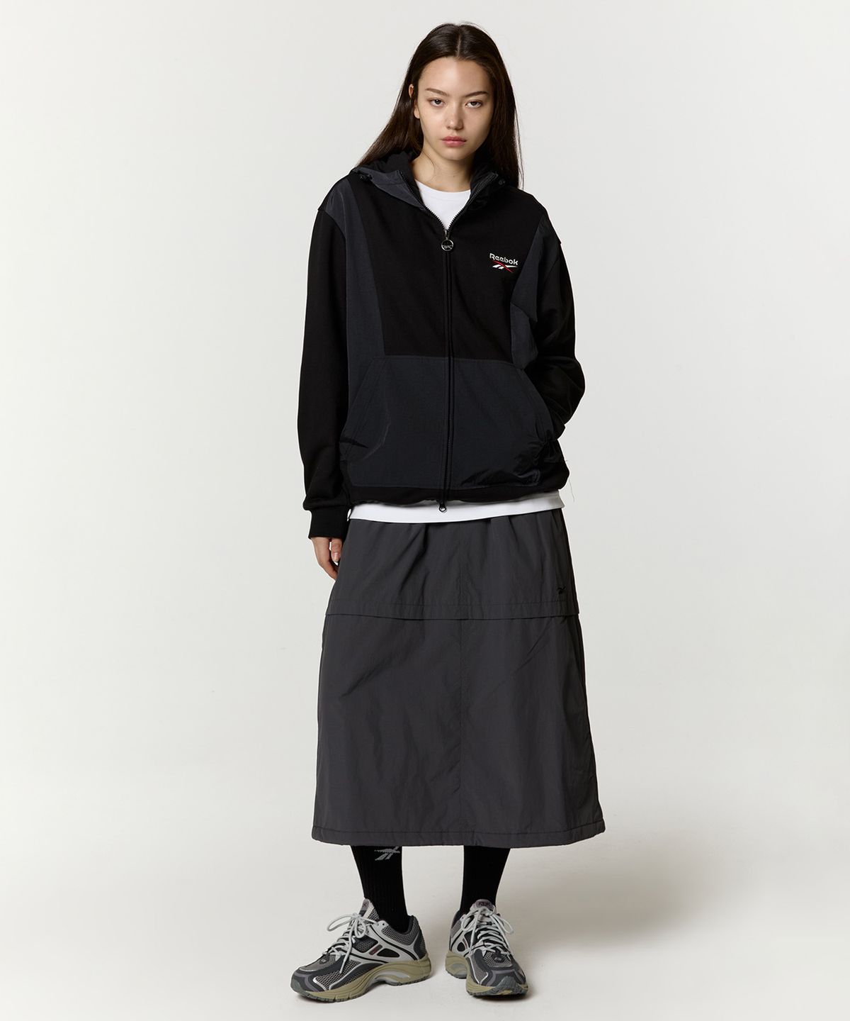 리복(REEBOK) 파라슈트 패딩 스커트 (W) - 차콜