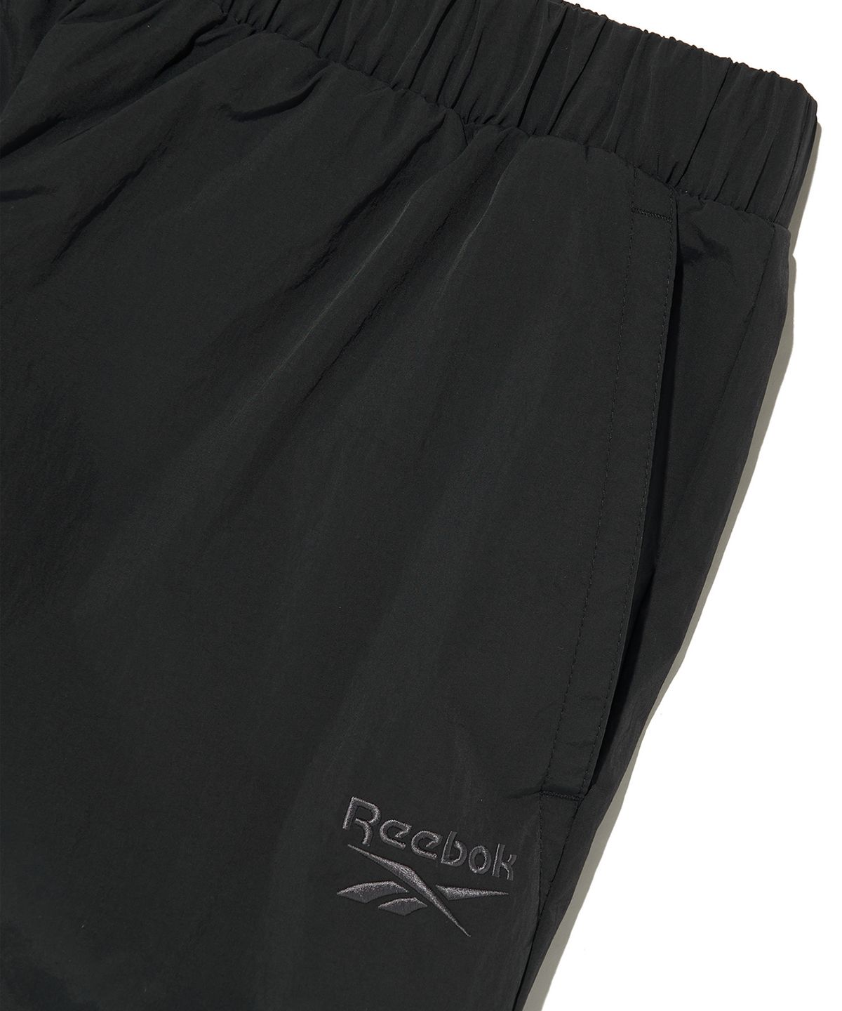 리복(REEBOK) 우븐 웜 카고 팬츠 - 블랙