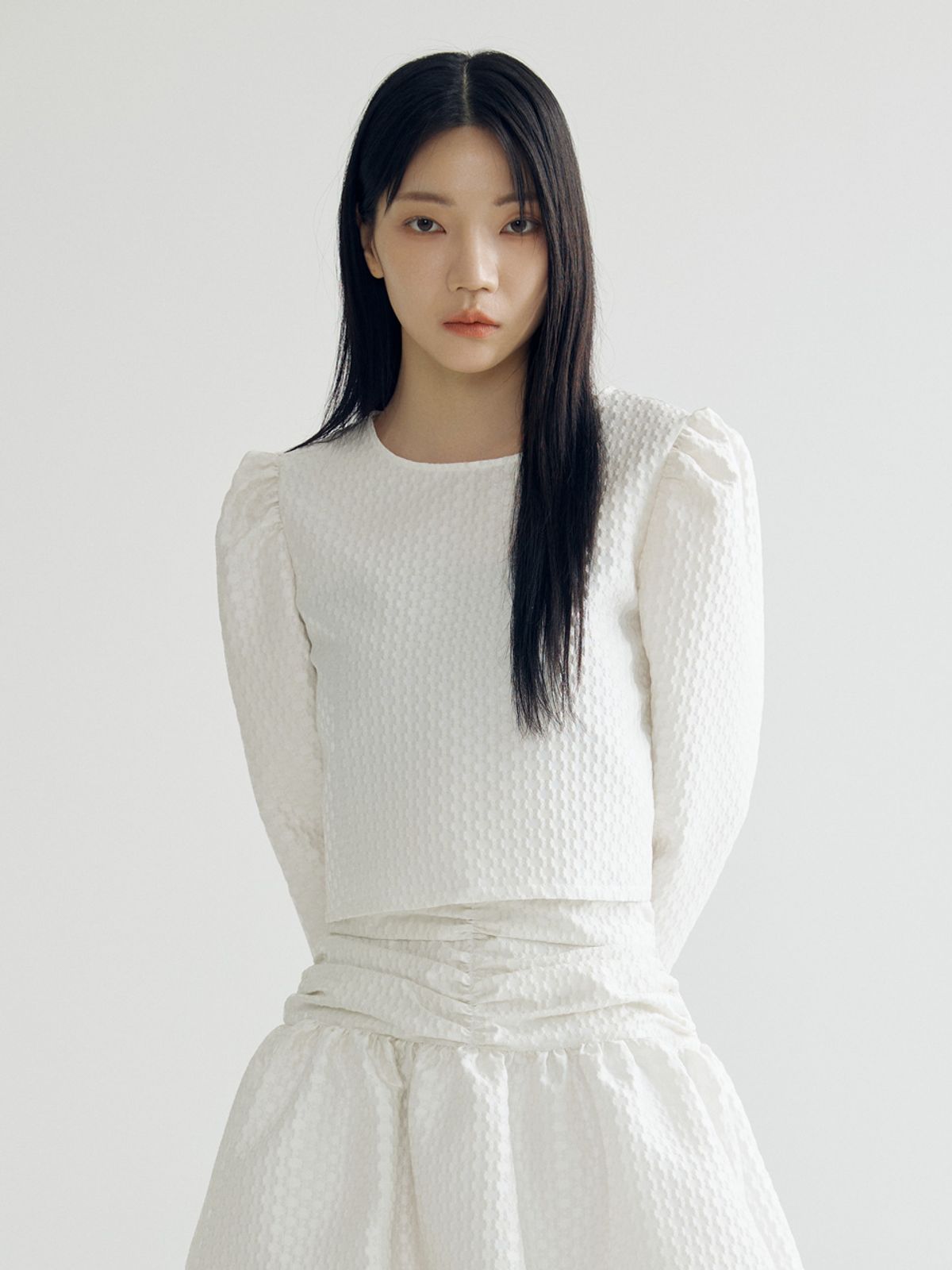 봄날 부티크(BOMNAL BOUTIQUE) 플라워 블라우스 _ 화이트