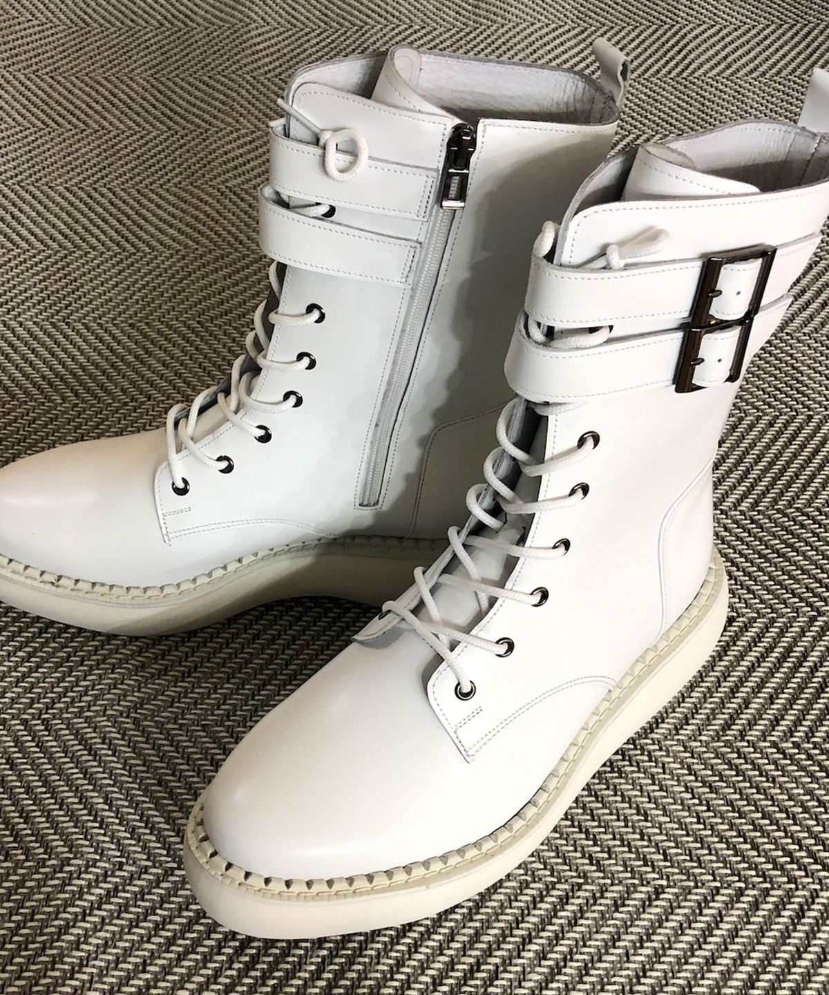 조앤슈(JOENSHOE) 매그넘 2버클 오버솔 워커 부츠 화이트