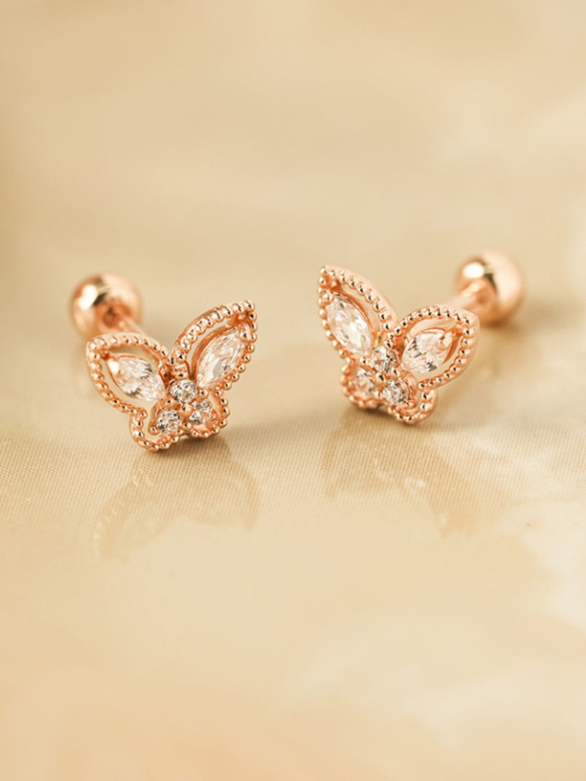 미니멀피어싱(MINIMALPIERCING) 14K 크리스탈 입체 나비 피어싱 귀걸이