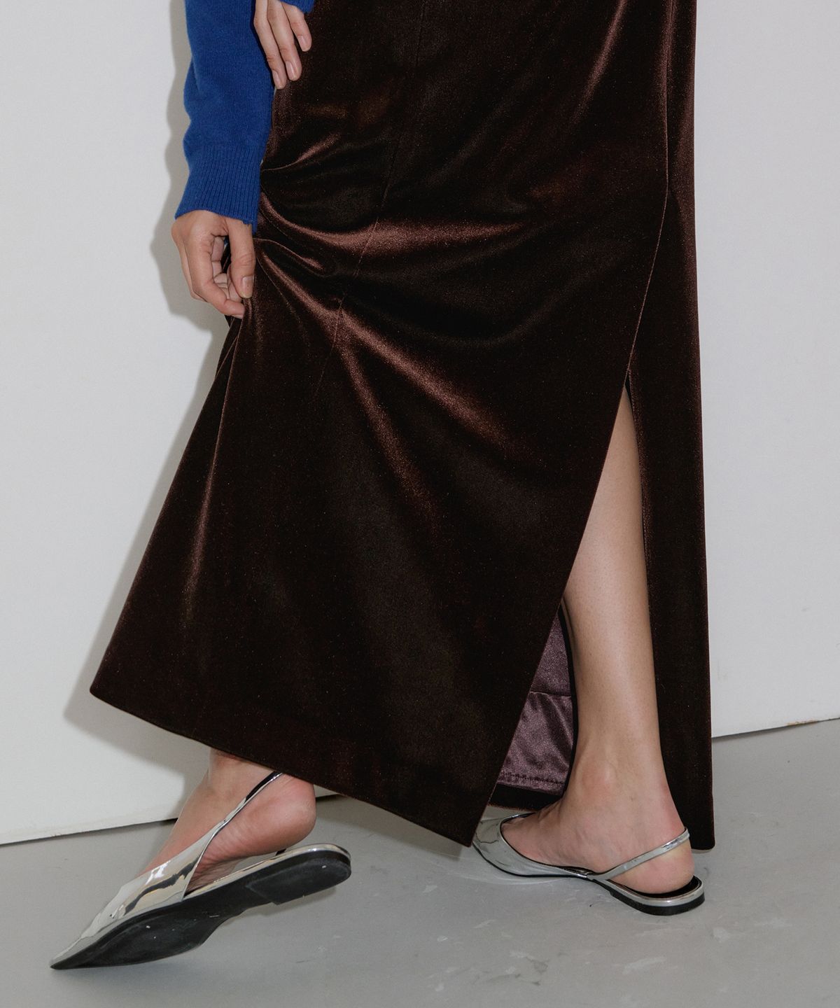 오버듀플레어(OVERDUEFLAIR) VELVET LONG SKIRT_BROWN