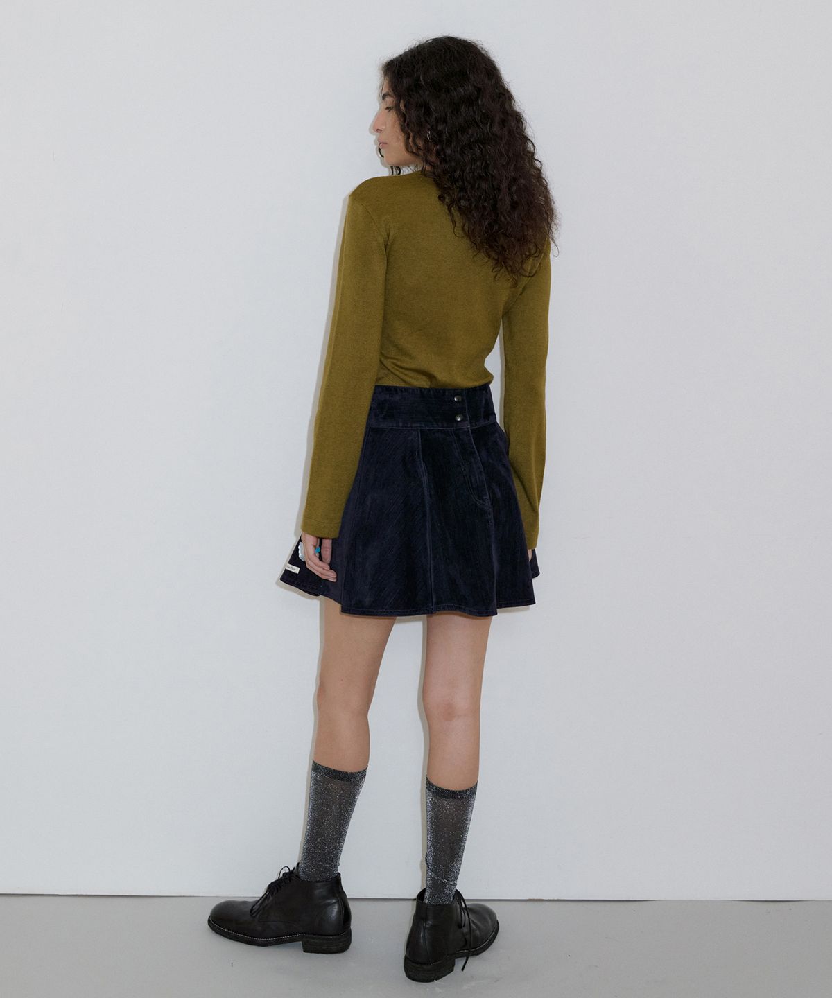 오버듀플레어(OVERDUEFLAIR) VELVET DENIM SKIRT_NAVY