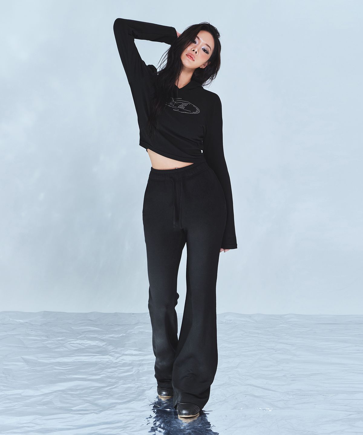 본투윈(BORN TO WIN) SPARKLING B SLIM FIT HOODIE [BLACK]