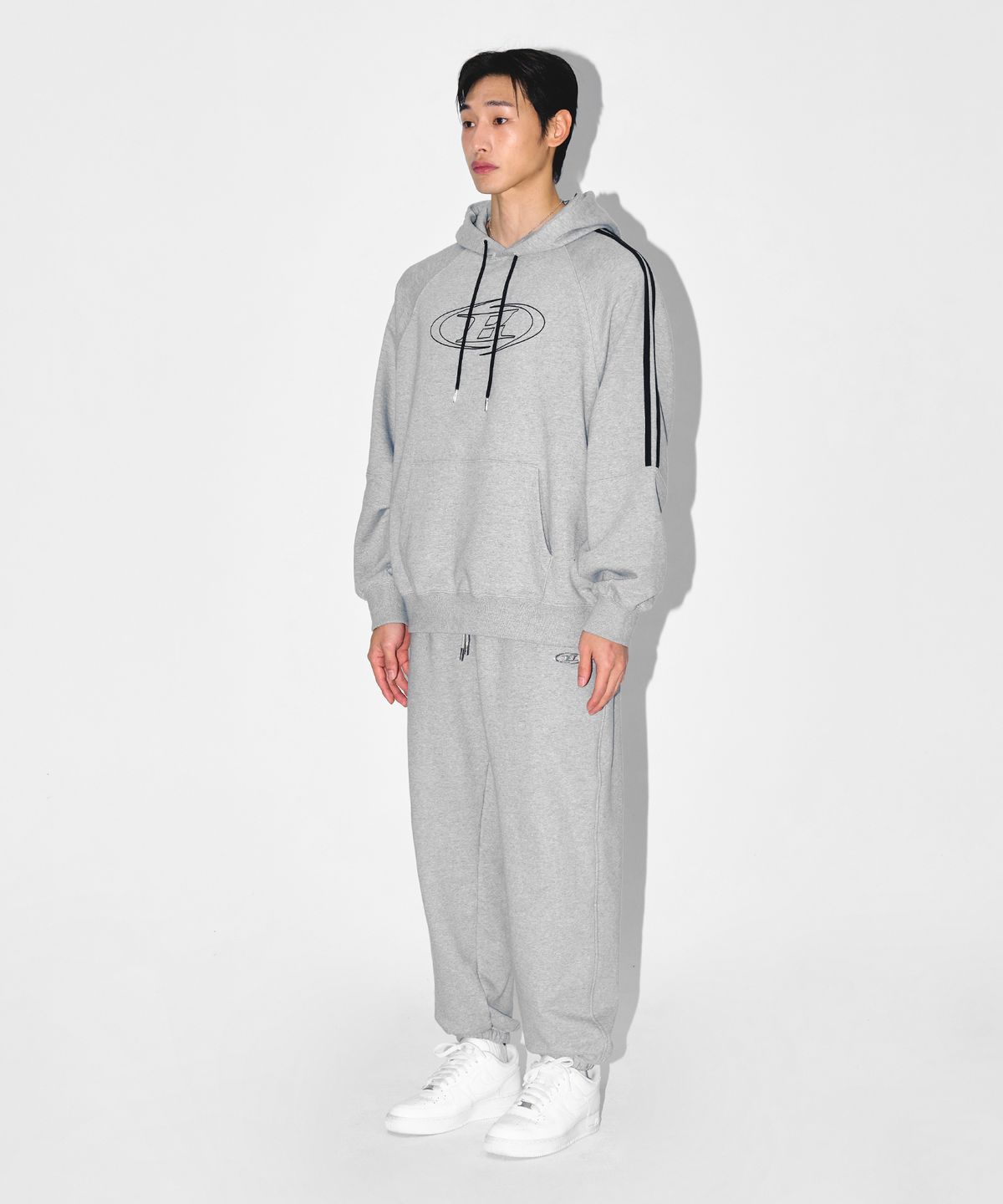 본투윈(BORN TO WIN) CHROME B JOGGER PANTS [MELANGE GREY]
