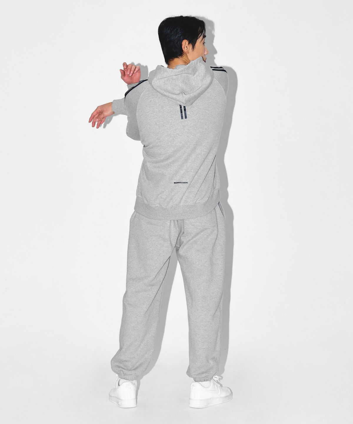 본투윈(BORN TO WIN) CHROME B JOGGER PANTS [MELANGE GREY]