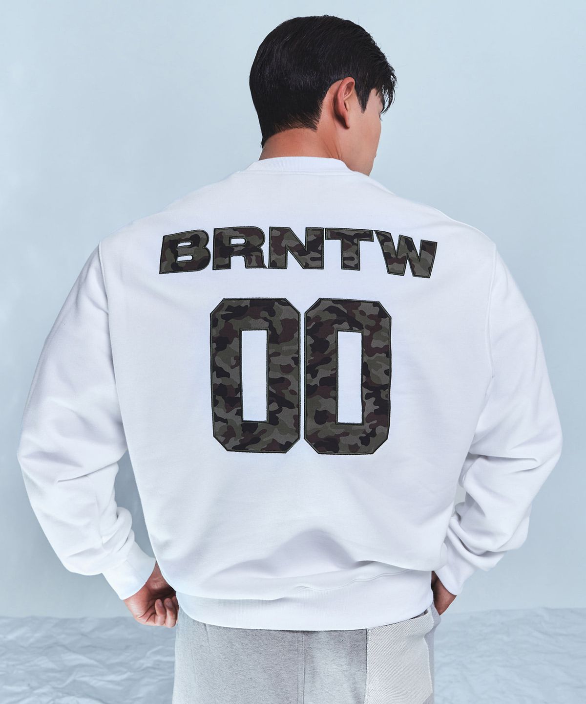 본투윈(BORN TO WIN) CAMO BRNTW SWEATSHIRTS [WHITE]
