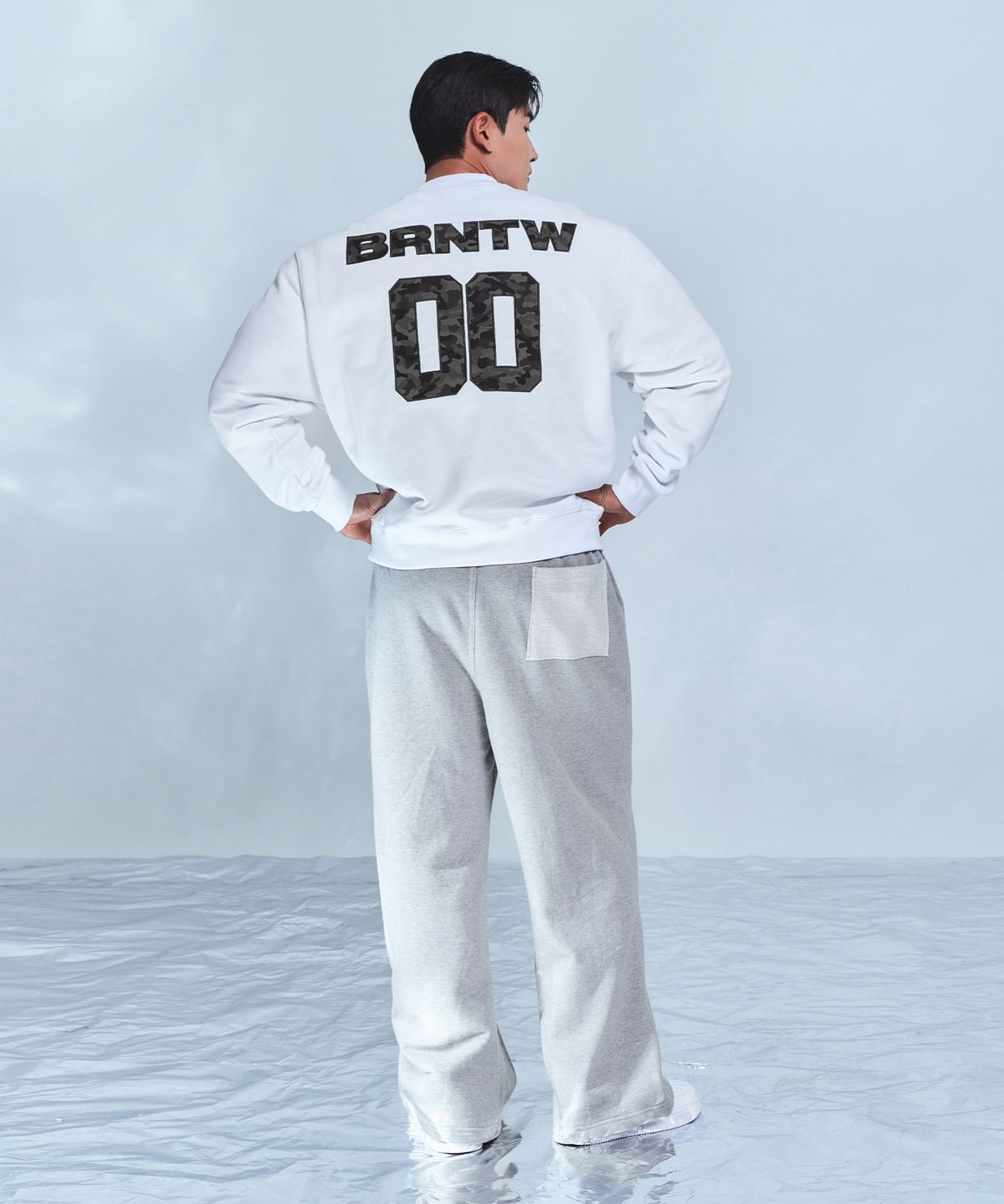 본투윈(BORN TO WIN) CAMO BRNTW SWEATSHIRTS [WHITE]