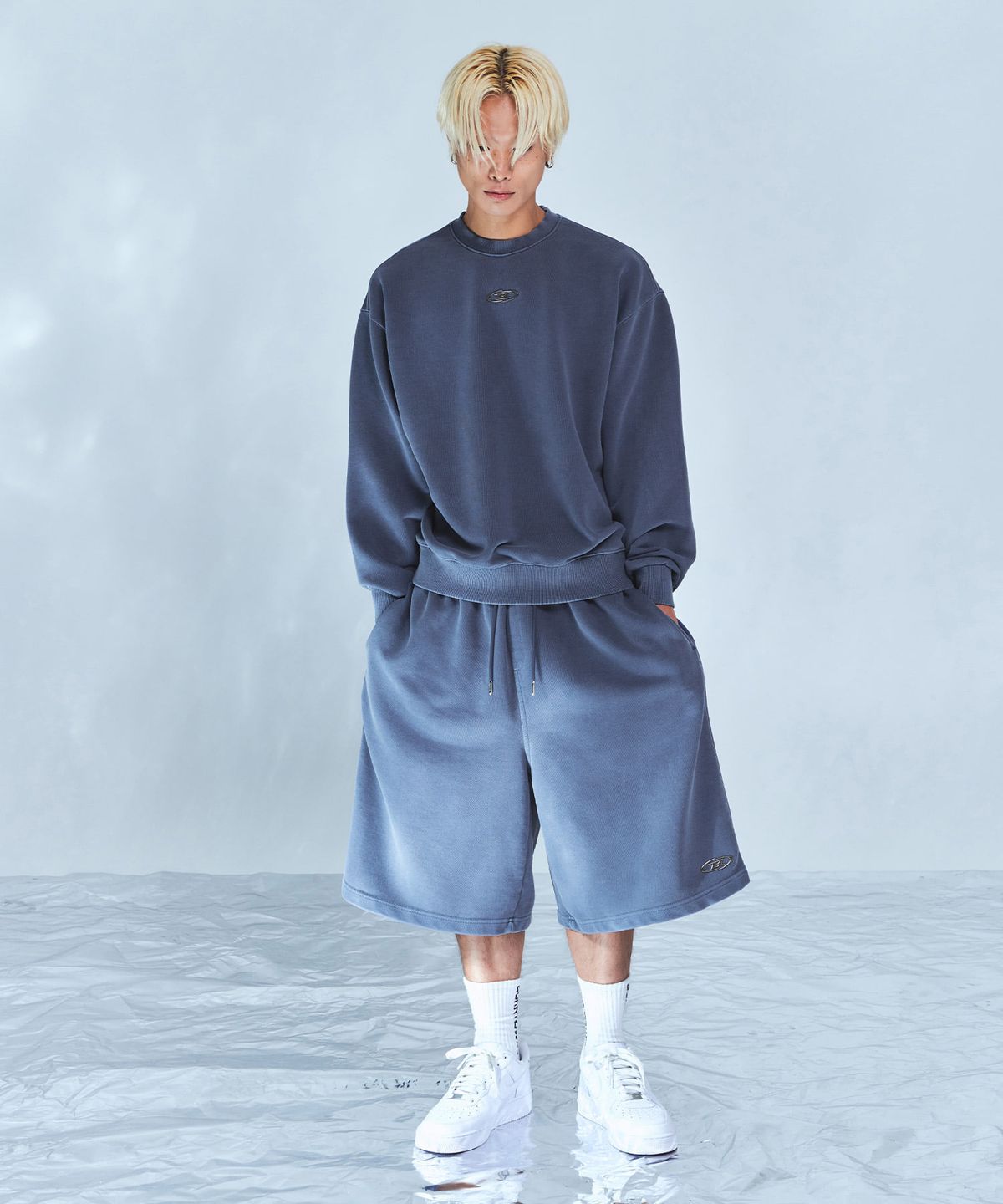 본투윈(BORN TO WIN) CHROME B PIGMENT SWEATSHIRTS [BLUE]
