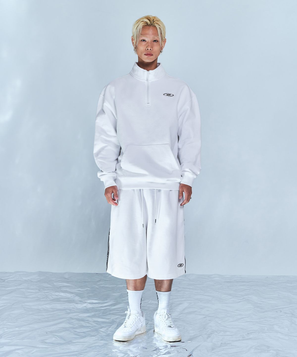 본투윈(BORN TO WIN) CHROME B HALF ZIP-UP SWEATSHIRTS [WHITE]