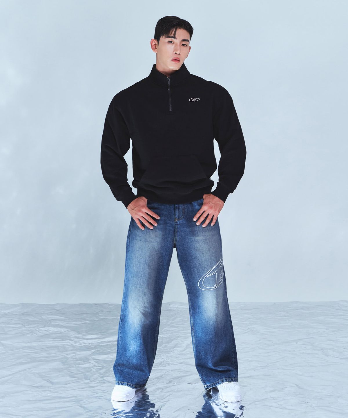 본투윈(BORN TO WIN) CHROME B HALF ZIP-UP SWEATSHIRTS [BLACK]