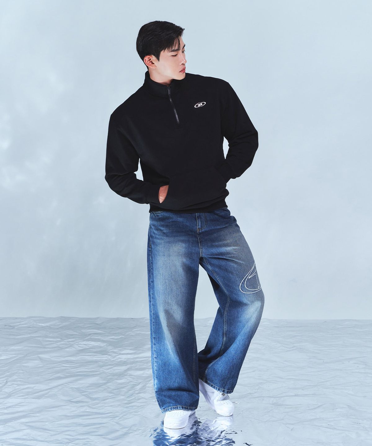 본투윈(BORN TO WIN) CHROME B HALF ZIP-UP SWEATSHIRTS [BLACK]