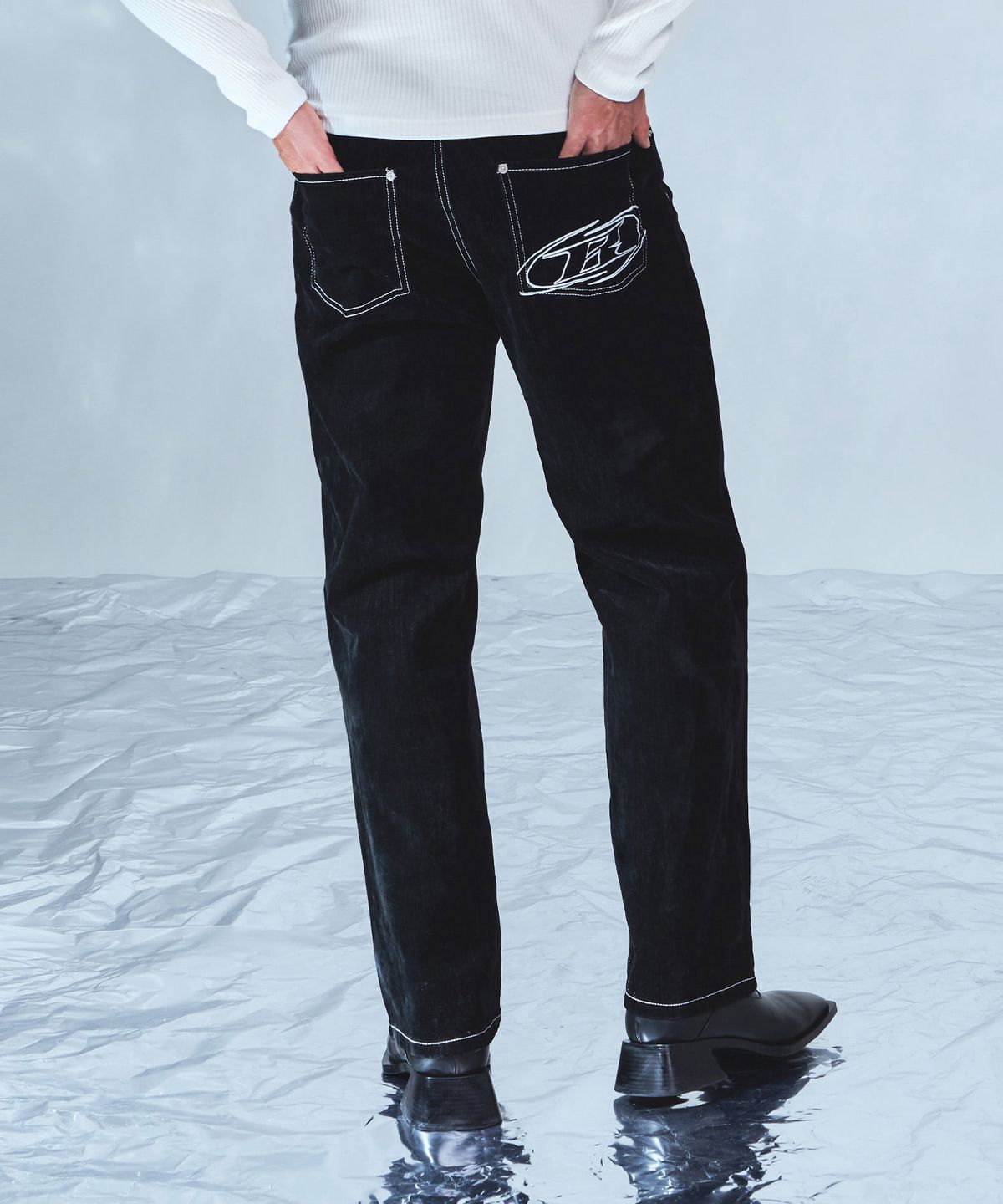 본투윈(BORN TO WIN) VELVET STRAIGHT DENIM PANTS [BLACK]