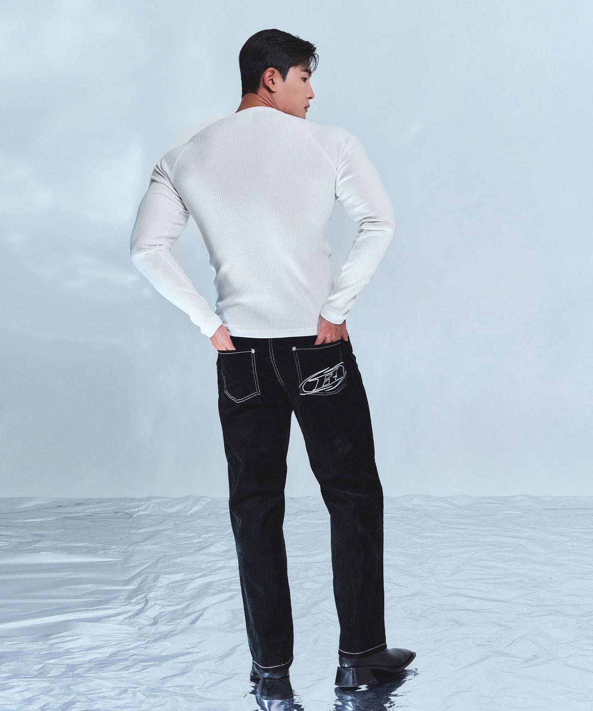 본투윈(BORN TO WIN) VELVET STRAIGHT DENIM PANTS [BLACK]